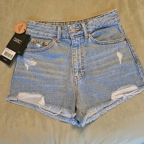 Dr.Denim Skye Jean Shorts - Picture 1 of 3